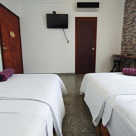La Zona Hostel San Salvador Esterno foto