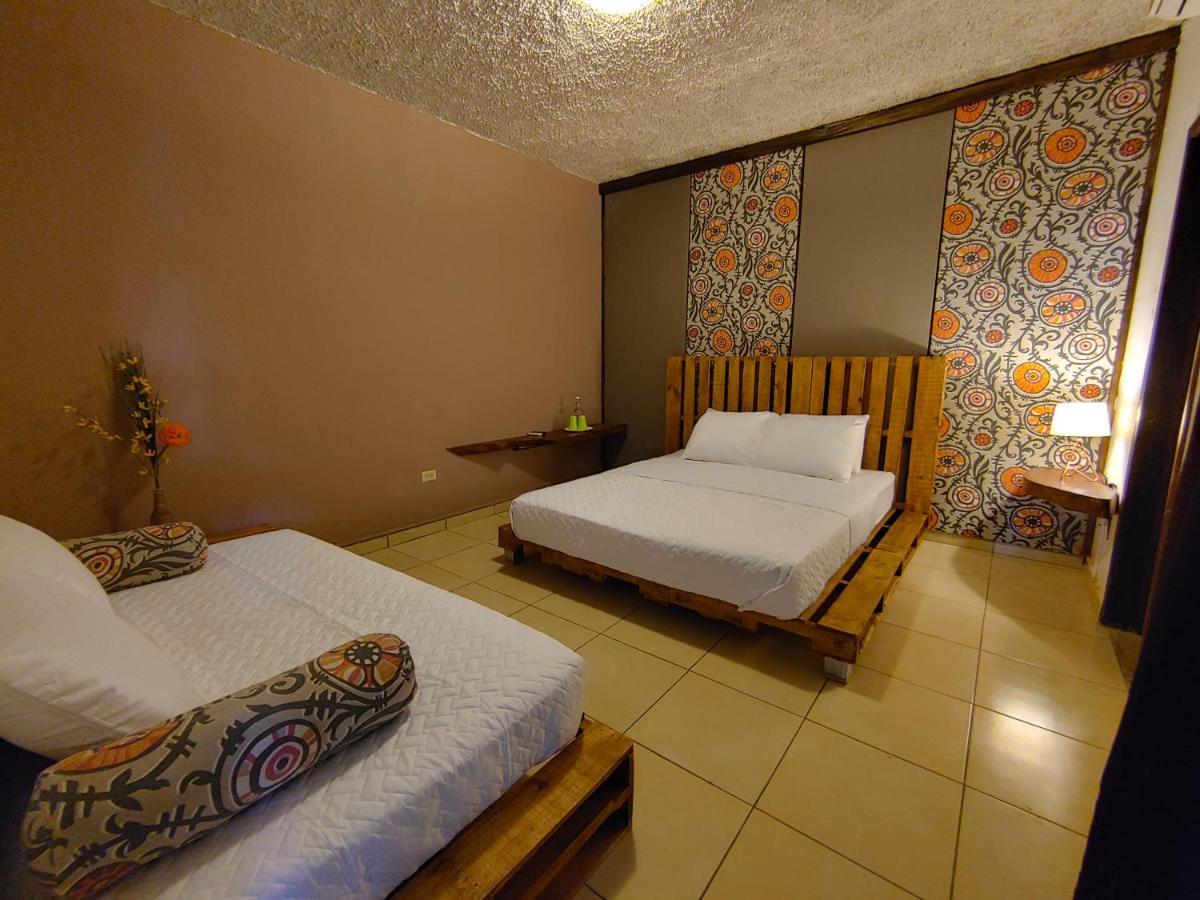 La Zona Hostel San Salvador Esterno foto