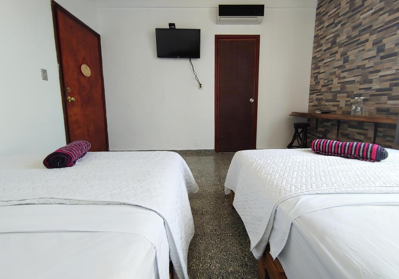 La Zona Hostel San Salvador Esterno foto