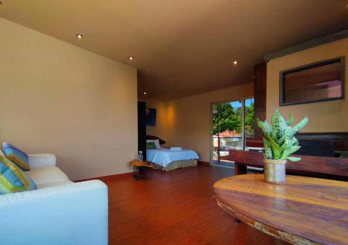 La Zona Hostel San Salvador Esterno foto